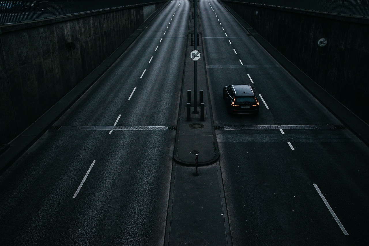 夜間の道路